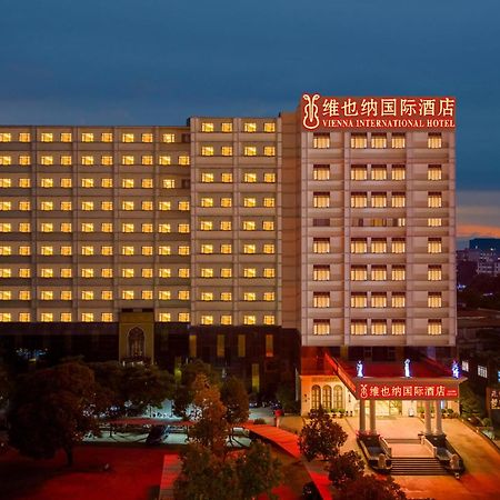 Vienna International Hotel Guangzhou Baiyun International Conference Center Экстерьер фото