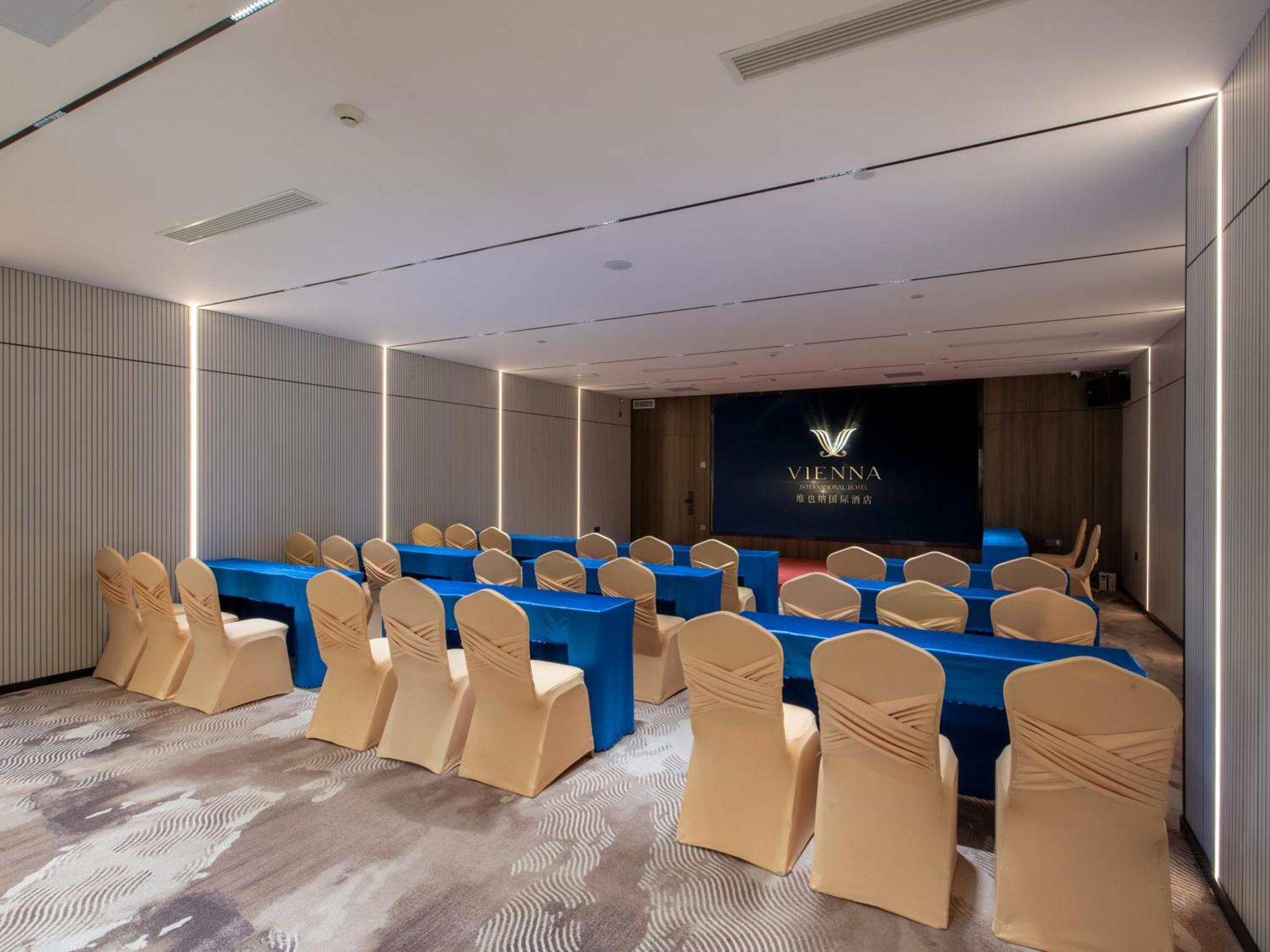 Vienna International Hotel Guangzhou Baiyun International Conference Center Экстерьер фото