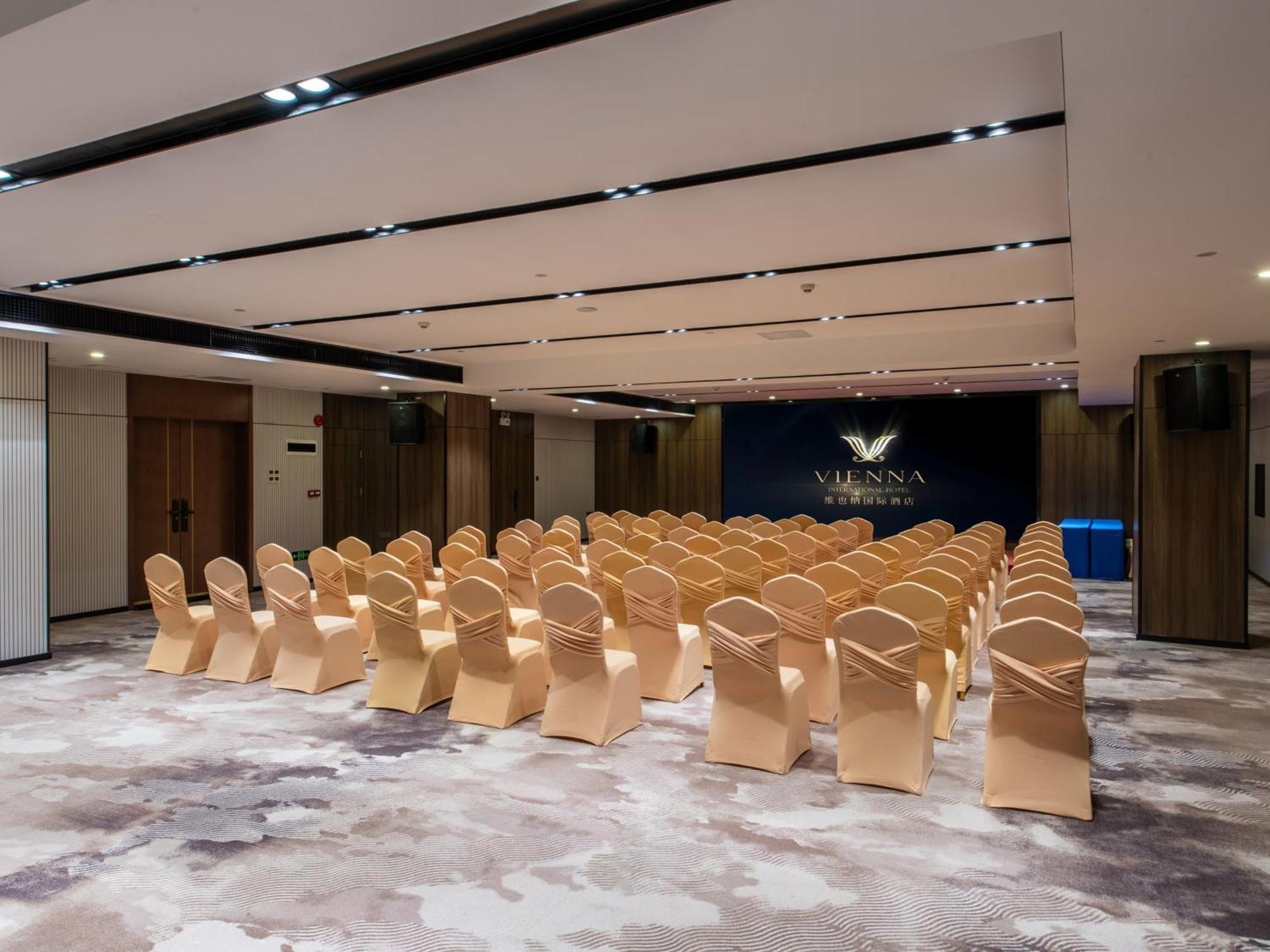 Vienna International Hotel Guangzhou Baiyun International Conference Center Экстерьер фото