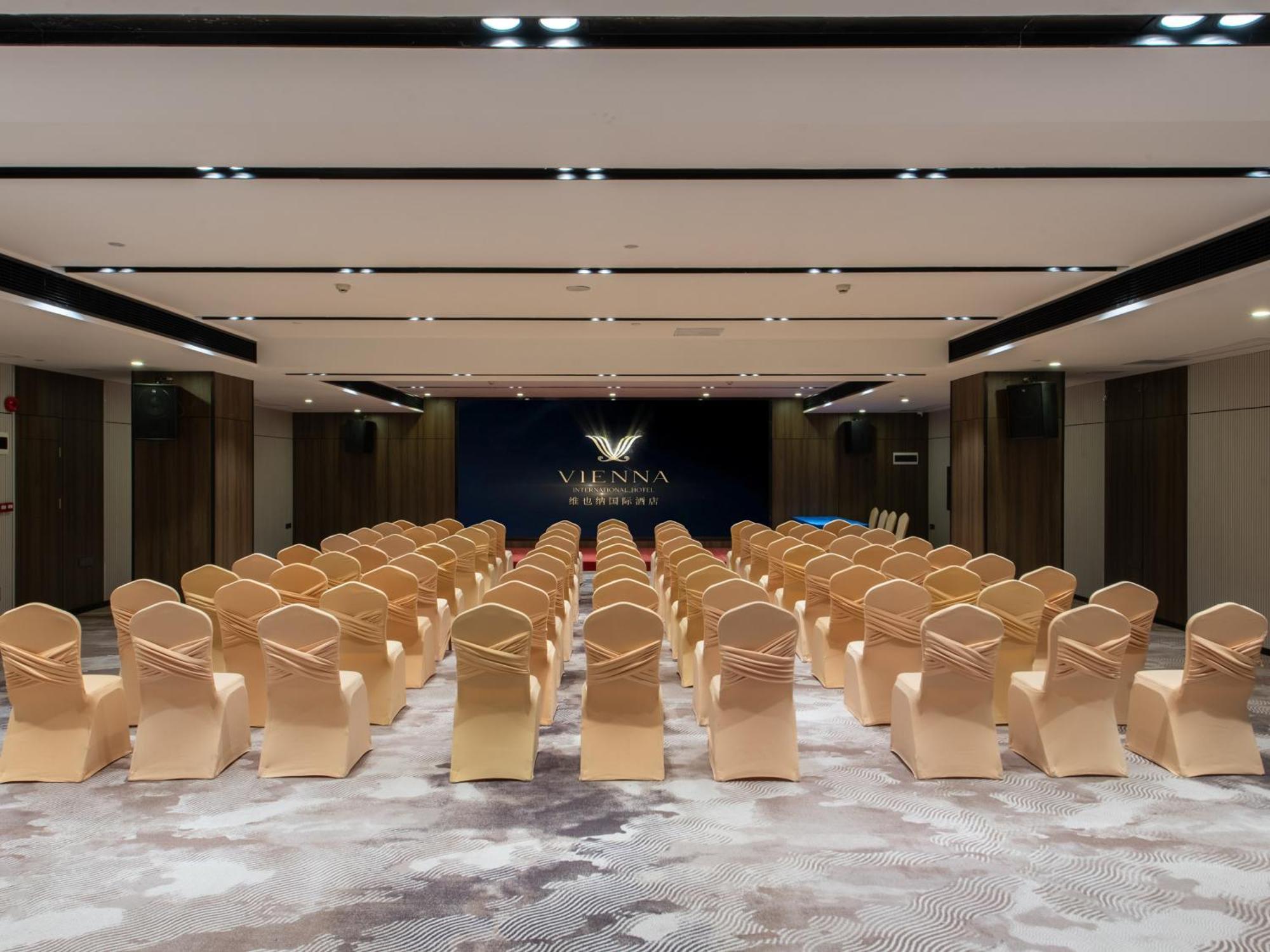 Vienna International Hotel Guangzhou Baiyun International Conference Center Экстерьер фото