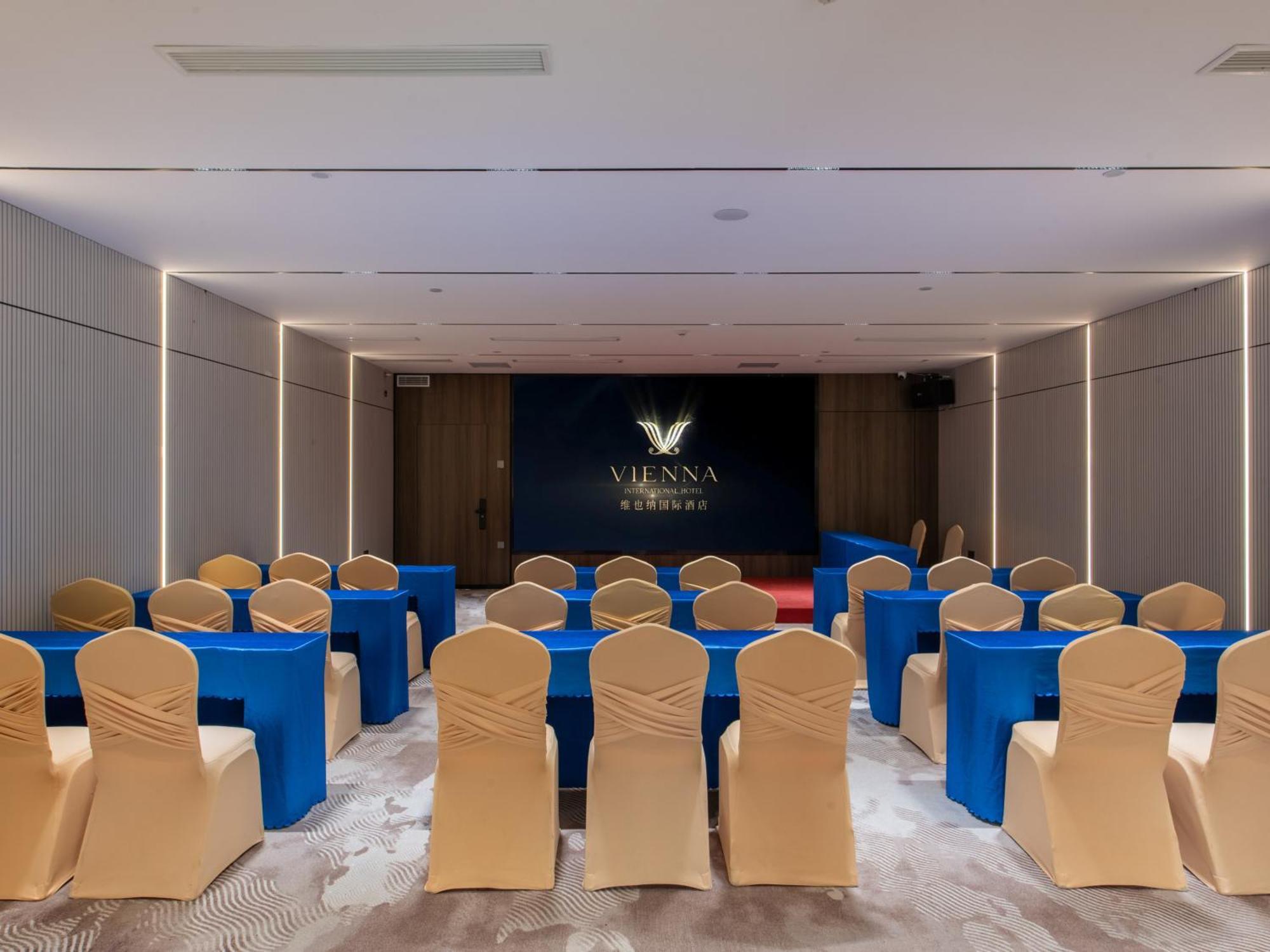 Vienna International Hotel Guangzhou Baiyun International Conference Center Экстерьер фото