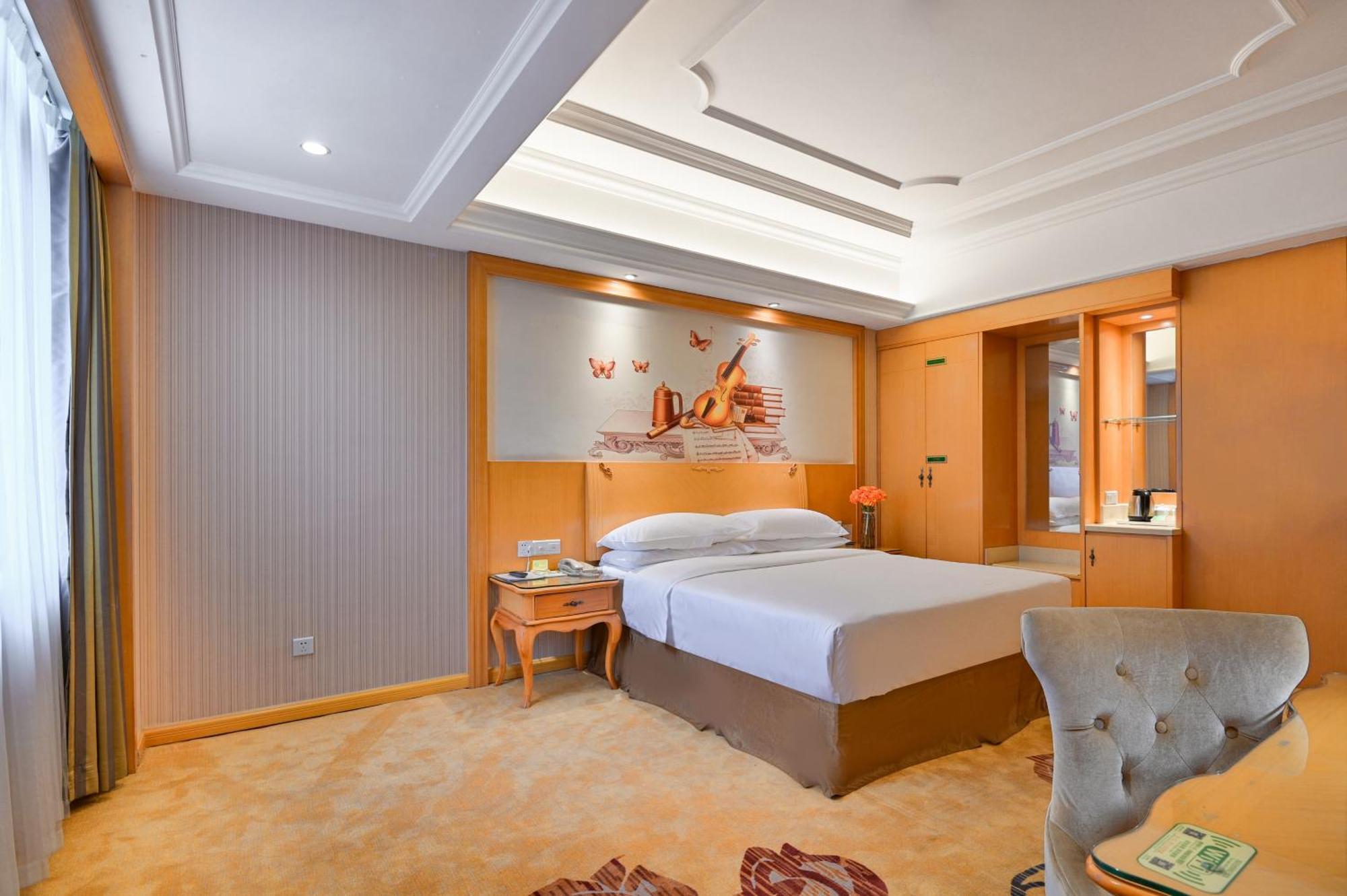 Vienna International Hotel Guangzhou Baiyun International Conference Center Экстерьер фото