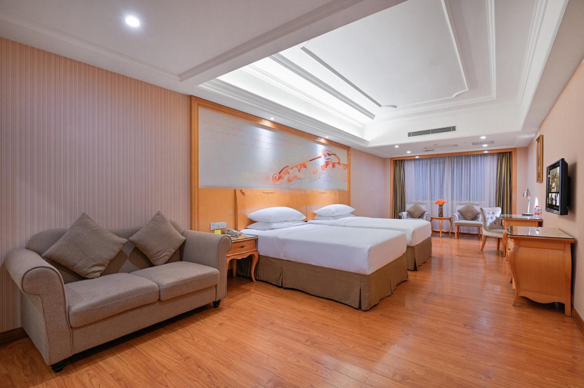 Vienna International Hotel Guangzhou Baiyun International Conference Center Экстерьер фото
