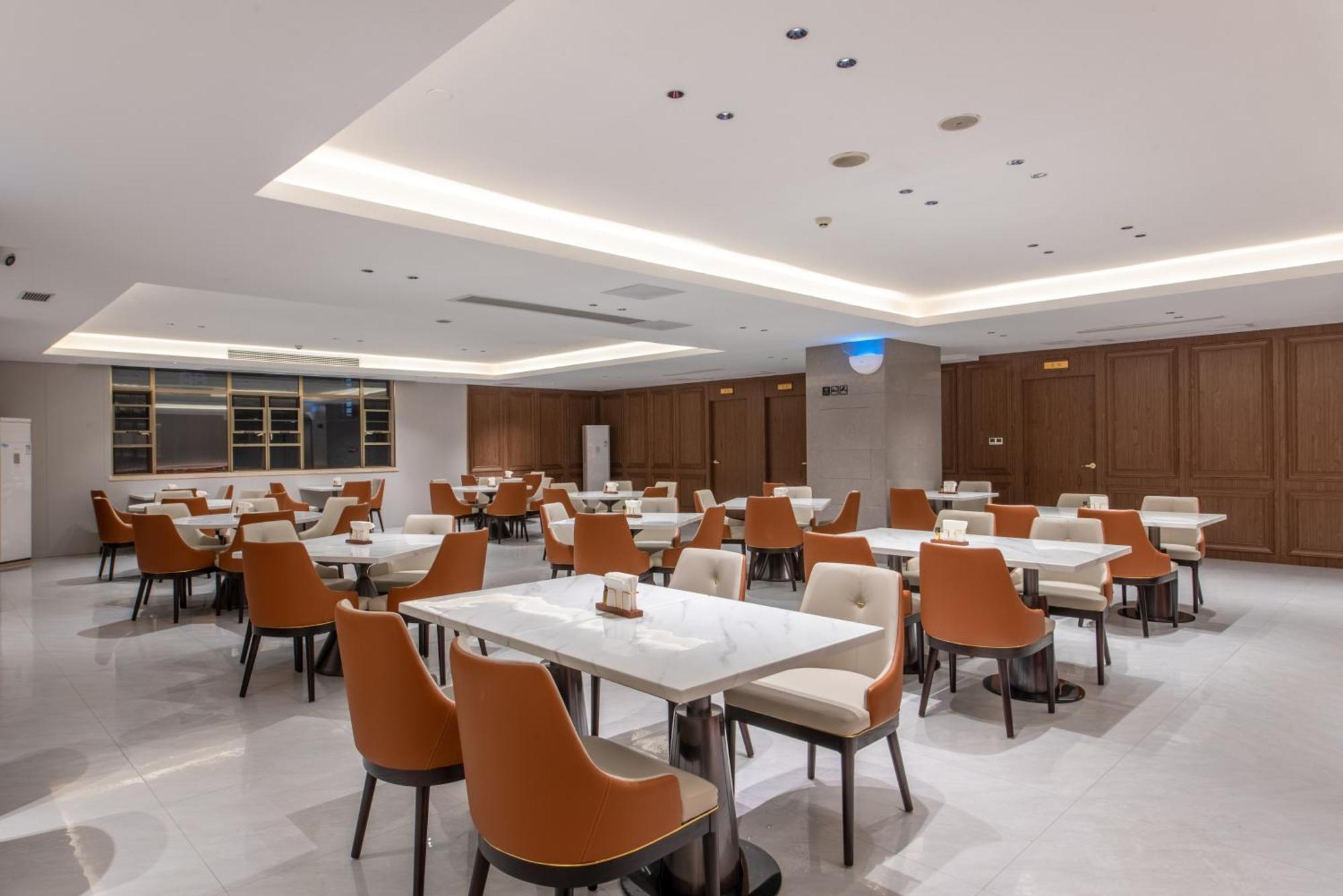 Vienna International Hotel Guangzhou Baiyun International Conference Center Экстерьер фото
